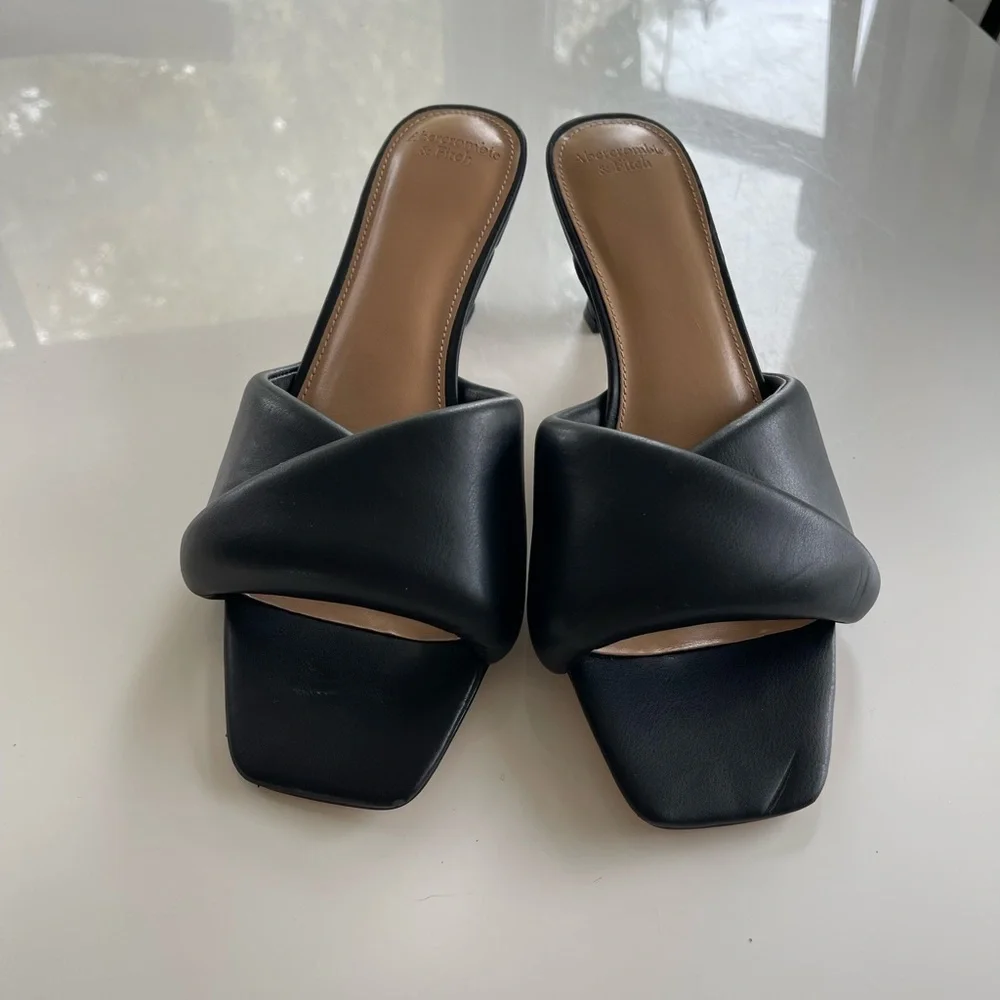 Abercrombie & Fitch Umi Puff Twist Heeled Sandal - 9